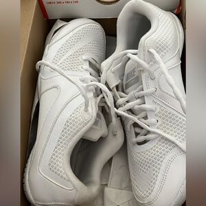 Nike Women’s Scorpion Cheer Shoes 6.5